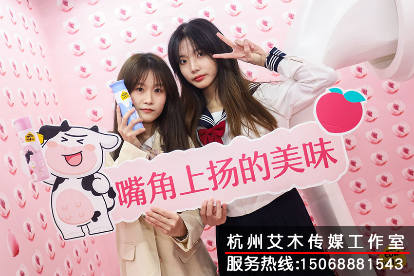 1630815161247163.jpg 盒馬生鮮認養一頭牛春日桃園會新品發布現場人員拍攝