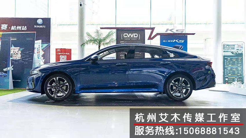 1631194976932807.jpg 汽車展廳擺放的起亞汽車拍攝